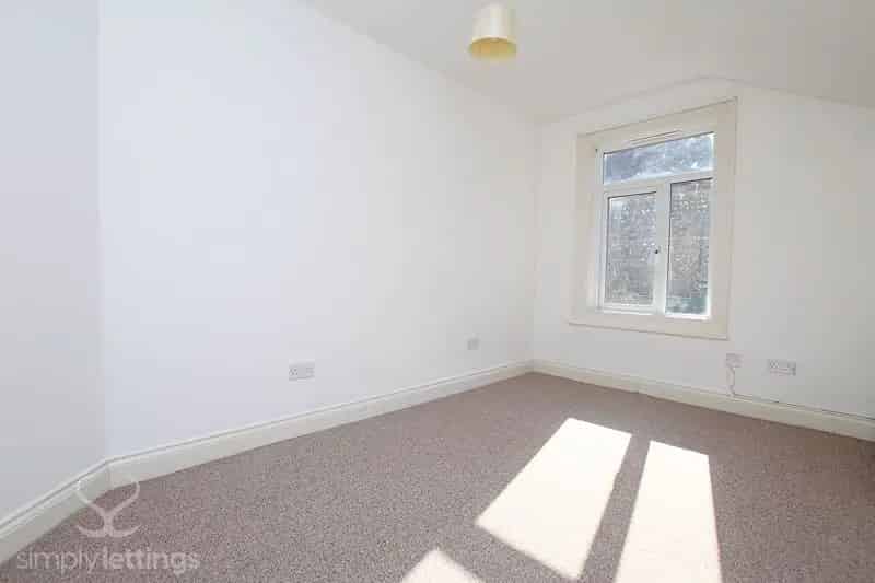 3 Bedroom Maisonette House to Rent for Students