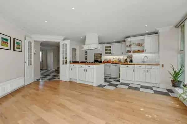 Ruxley Towers: A Spectacular Family Home