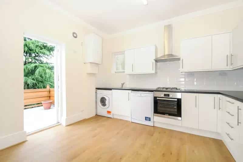 Newly Refurbished 2 Double Bedroom Flat Muswell Hill Off Street Parking