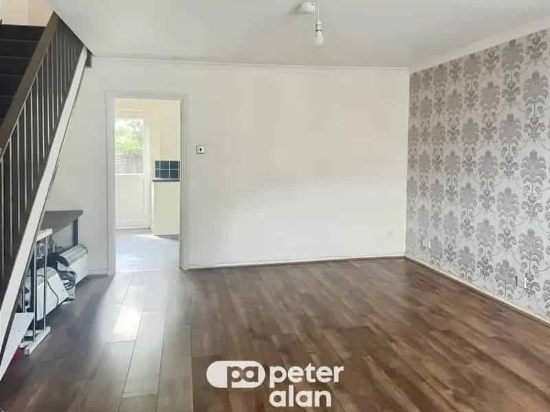 3 bedroom end of terrace house