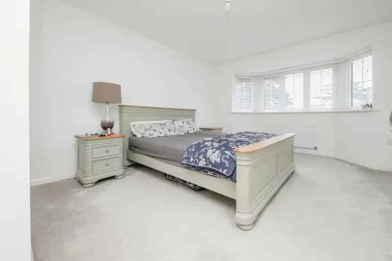 Modern 4-Bedroom House in Ribbons Park Ipswich Near Hospital and Train Station