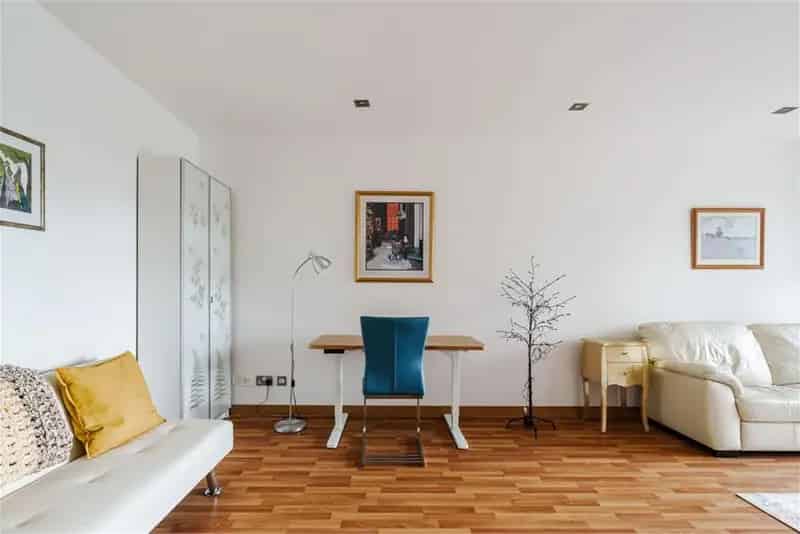 2 Bed Flat Ground Floor with 2 Reception Rooms and Private Terraces