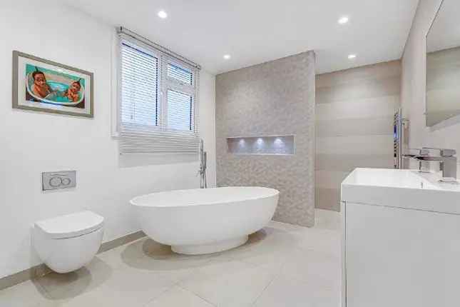 5 Bedroom Detached House for Sale in London SW15