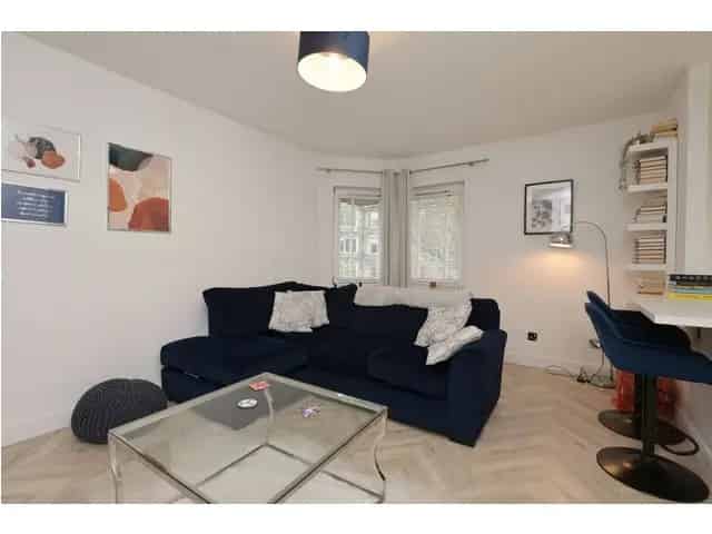 1 Bedroom Flat for Sale in Edinburghs Canonmills New Town
