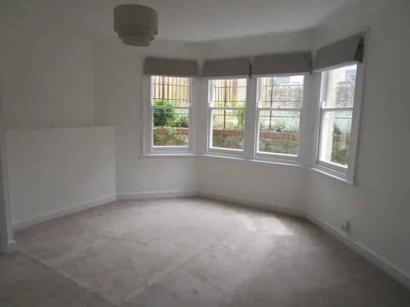 3 Bedroom Flat to Rent Landlord Fees Apply