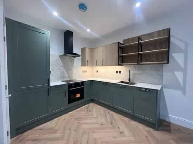Spacious One Bedroom Flat with Parking & Outdoor Space