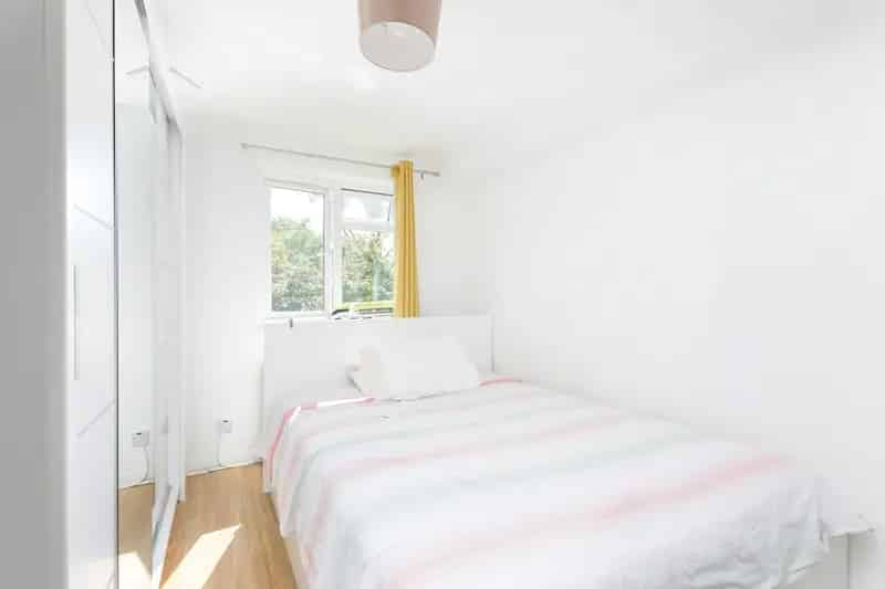One Bedroom Flat Catford Leasehold Garage Ample Storage