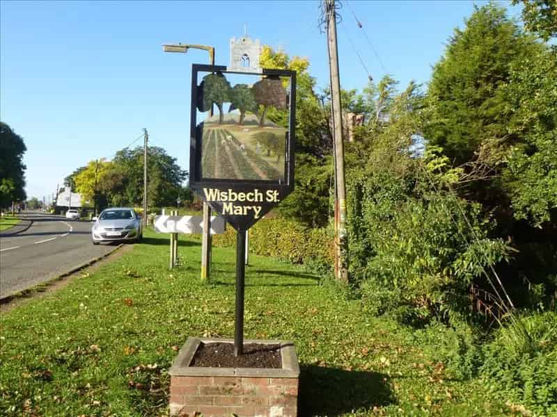 3 Bed Semi-Detached House with Garden and Parking