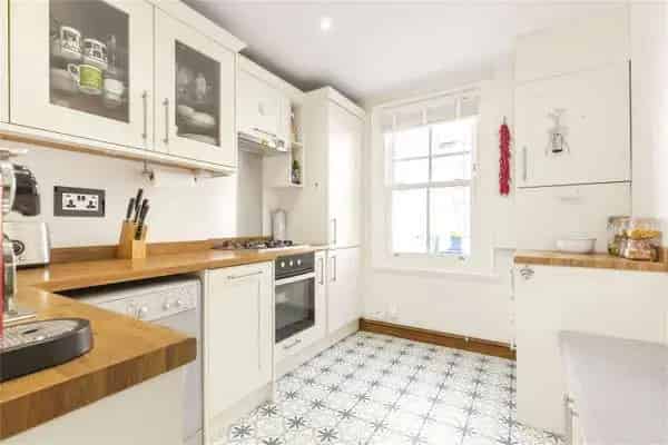 Charming 2-Bedroom Cottage with Private Terrace and Versatile Loft Space