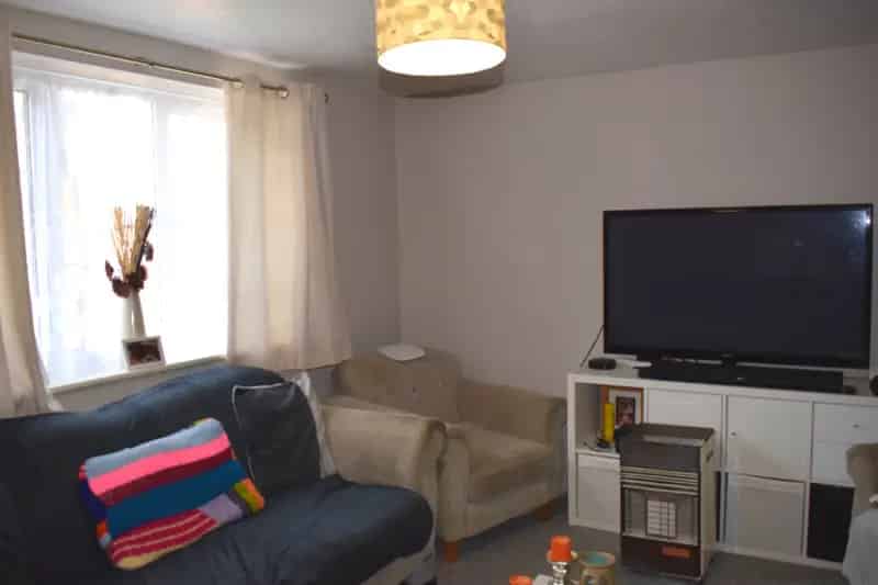 2 Bedroom Flat House to Rent in Northampton Near Train Station