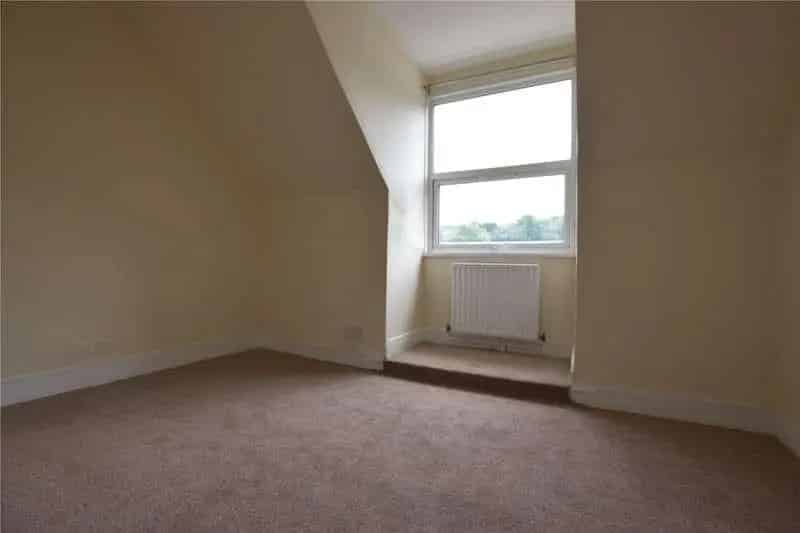 1 Bed Flat for Sale Near Station - Great Investment