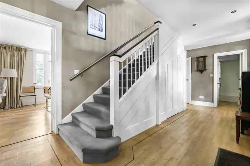6 Bedroom Townhouse To Rent