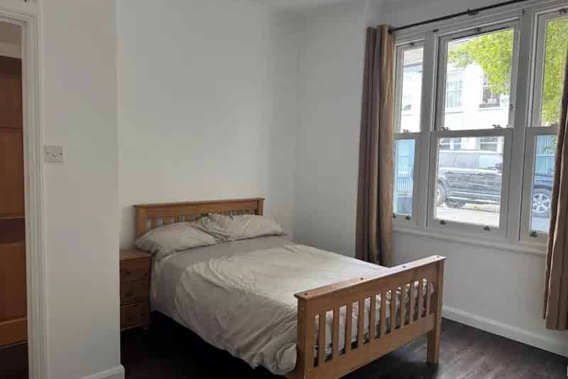 2 Bedroom Garden Flat Nine Elms Near Battersea Power Station