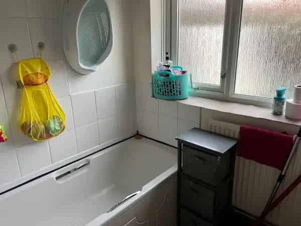 1 Bedroom Ground Floor Flat with Garden Near Public Transport