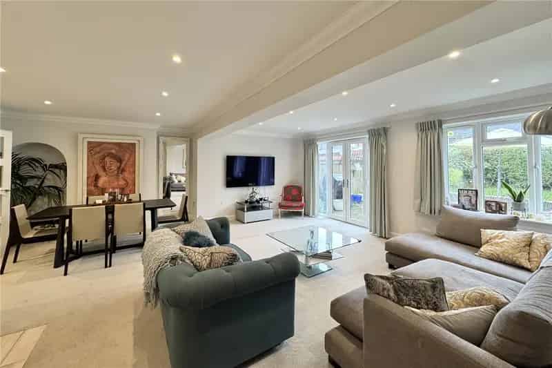 3 Bedroom House Beaconsfield - Family Home Near Schools