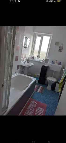 Two Bed Flat with Gardens and Sheds - Pets Allowed