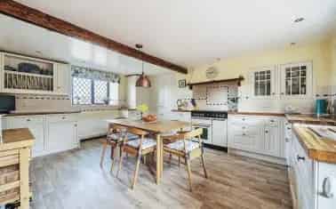 Charming 4-Bedroom Cornish Cottage with Idyllic Gardens