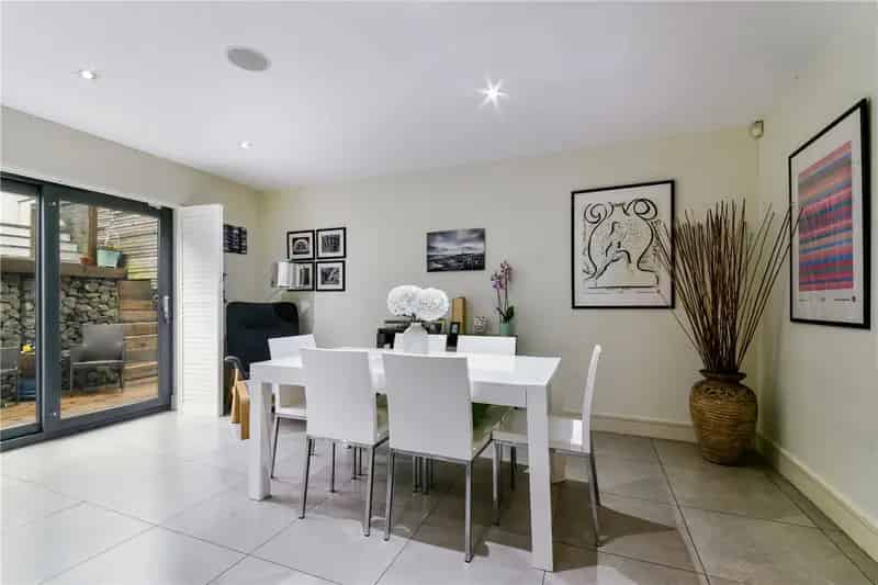 5 bedroom house in Bromley