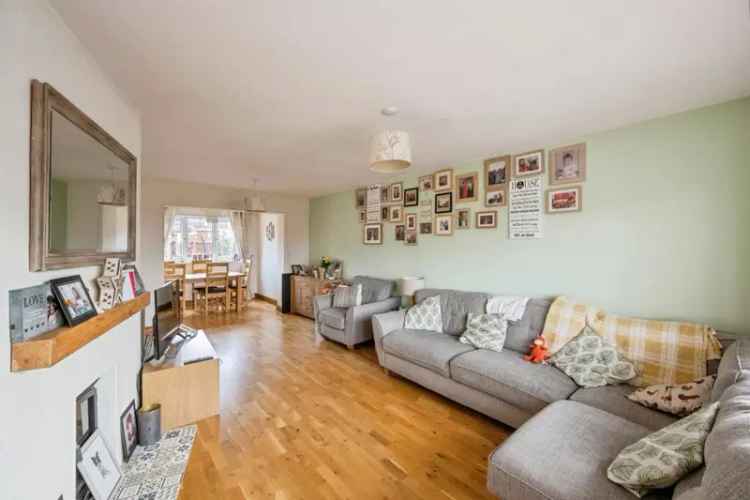 5 Bedroom House with Garage and Garden