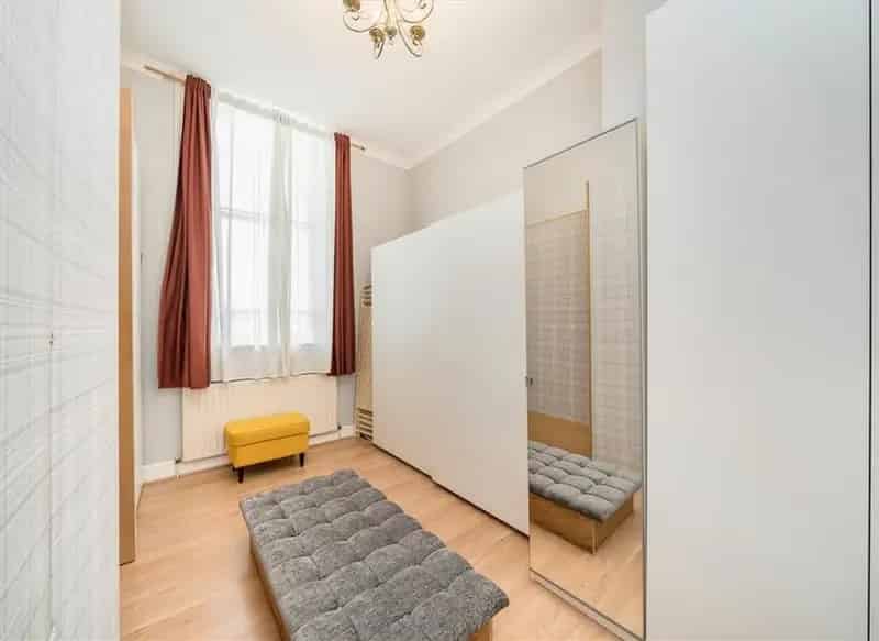 Spacious 1-Bed Flat Royal Herbert Pavilions Gym Pool Tennis Courts