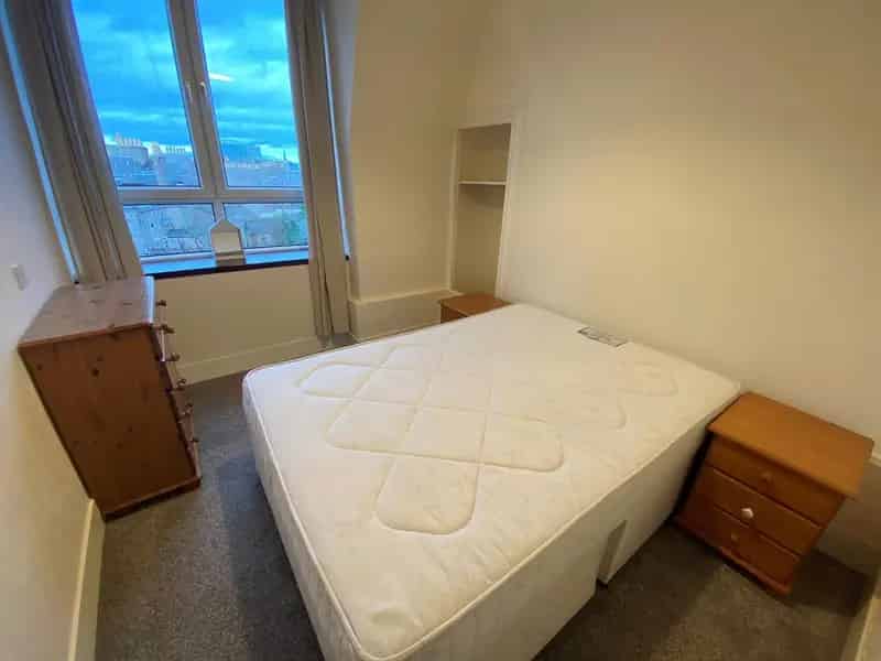 Furnished Top Floor Flat in Ferryhill Aberdeen Available Mid April 2025