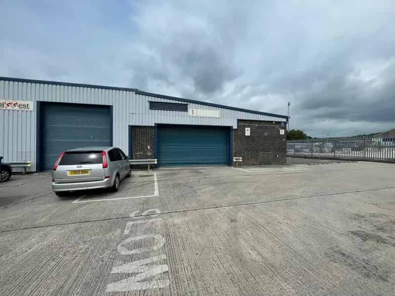 2840 sq ft Industrial Unit Plymouth Available July 2025