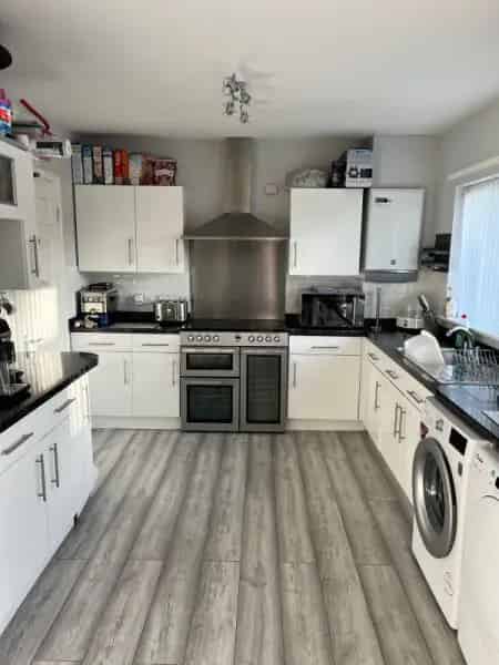 4 Bed End Terraced House Swap for 5 Bed House
