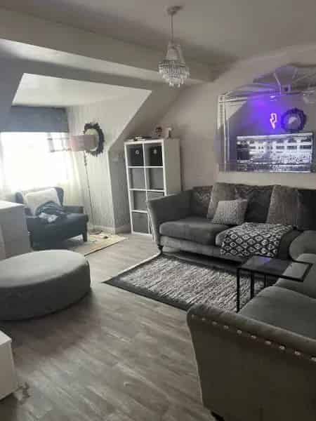Apartment near Train Station and Shopping Center