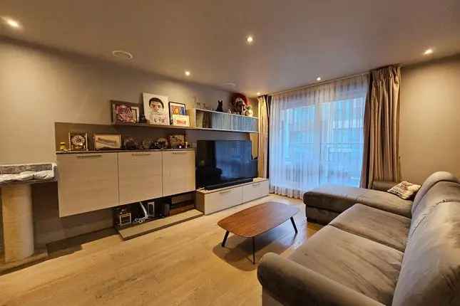 Flat for sale in Park Street, London SW6