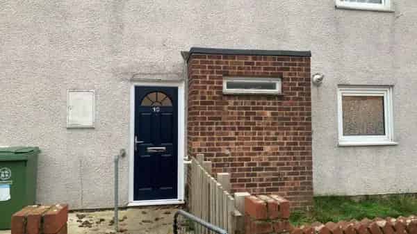 Large 3 Bedroom House with 2 Bathrooms and Private Garden