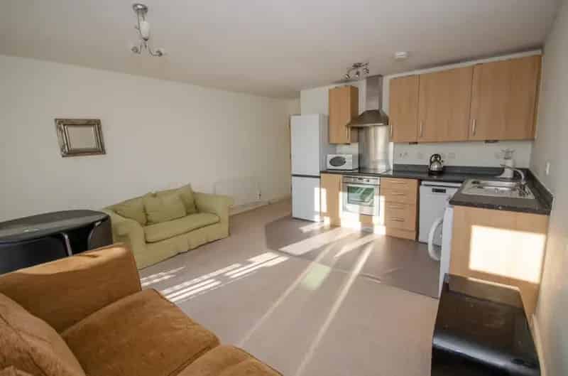 2 Bedroom Flat For Sale - No Onward Chain