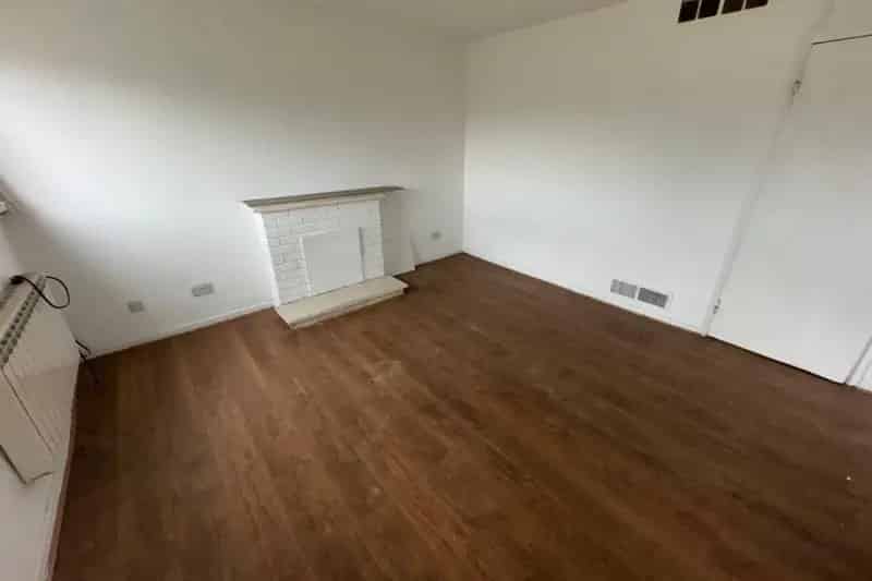Three Bed Apartment Worcester Gas Central Heating Parking Available Now
