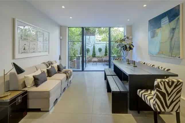 3 Bedroom Terraced House Kensington Place W8