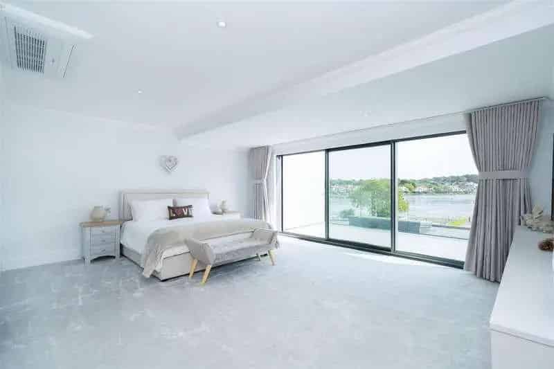5 Bed Waterfront House for Sale