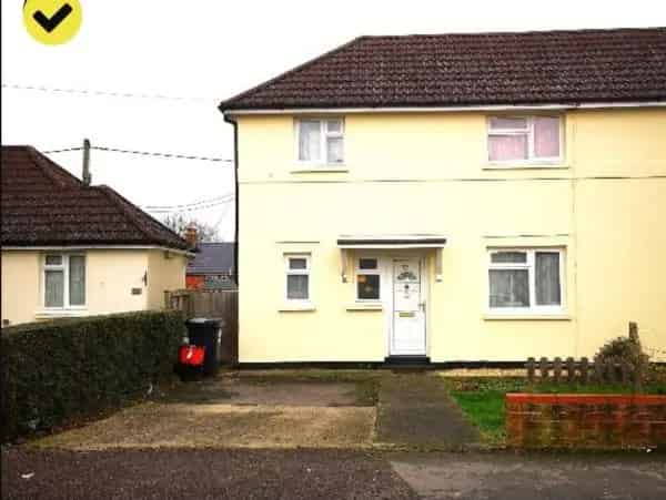 2 Bed House Highworth Large Garden Double Driveway Near Schools Shops