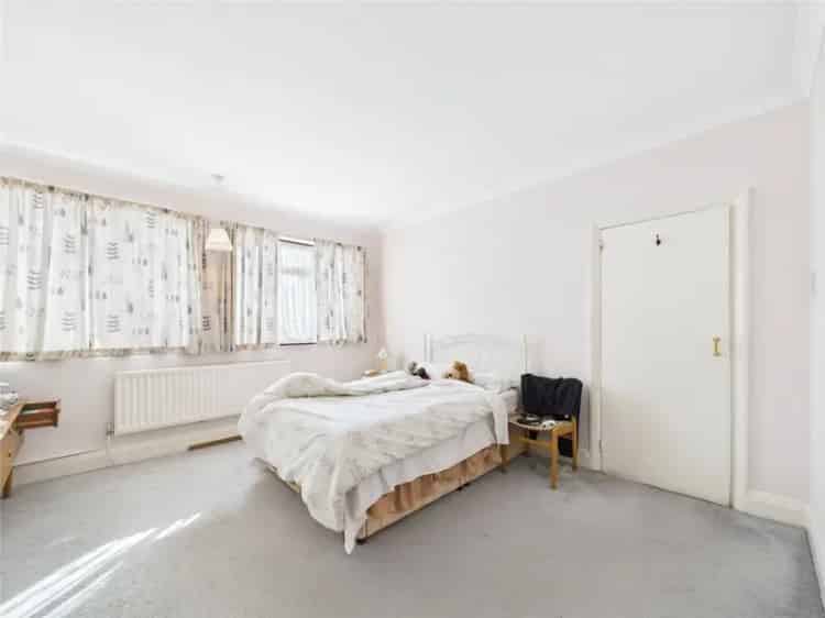 3 Bedroom House London Modernisation Potential Large Garden Garage
