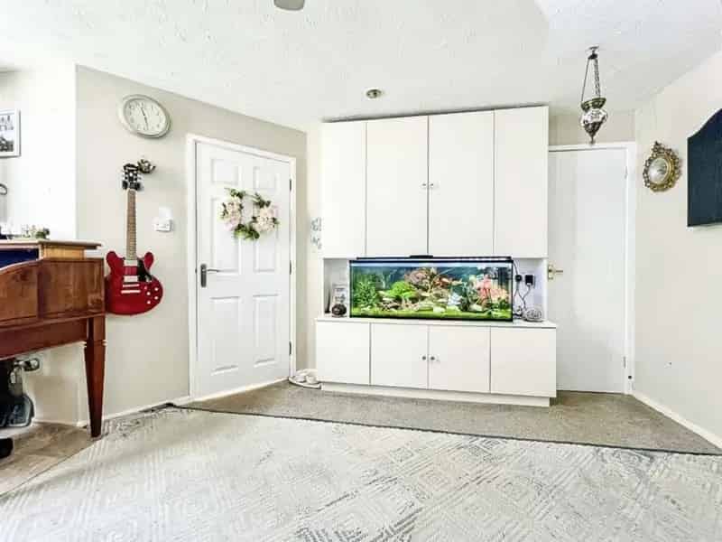 Three Bedroom Family Home with Garden Outbuilding and Garage