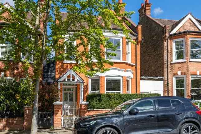 Detached House for Sale in Kelfield Gardens London W10