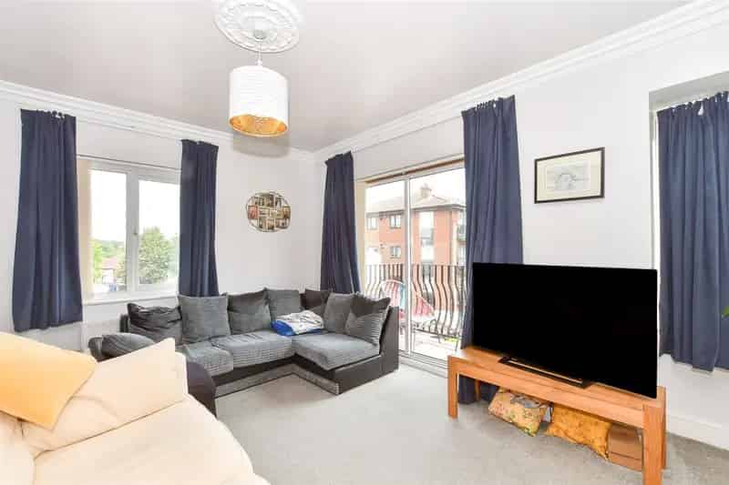 2 Bedroom Apartment for Sale Near Train Station
