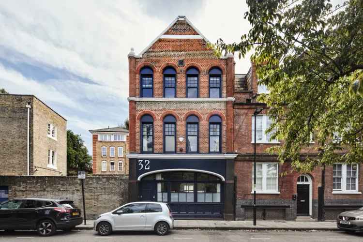 Historic Former Tavern Converted Family Home Near Clerkenwell