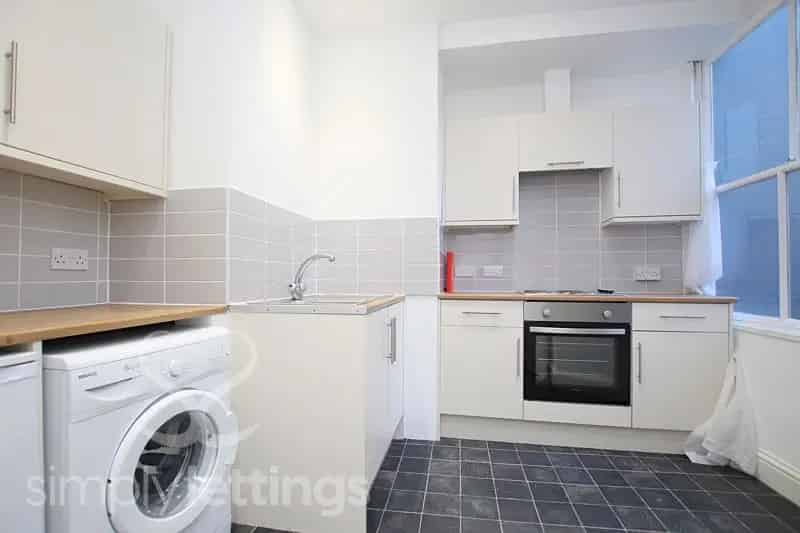 2 Bedroom Flat to Rent - Ground Floor with Patio