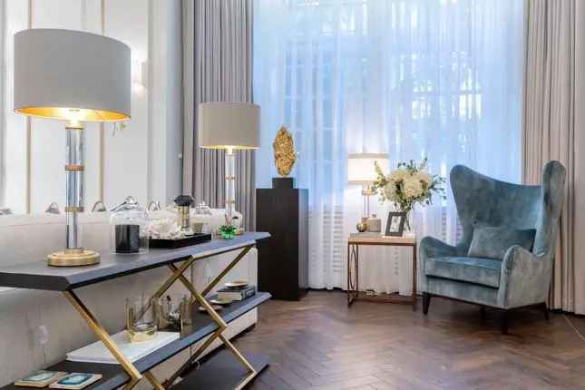 Flat for sale in Hyde Park Place, London W2