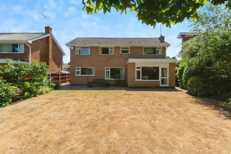 4 Bed Detached House for Sale Double Garage Private Garden