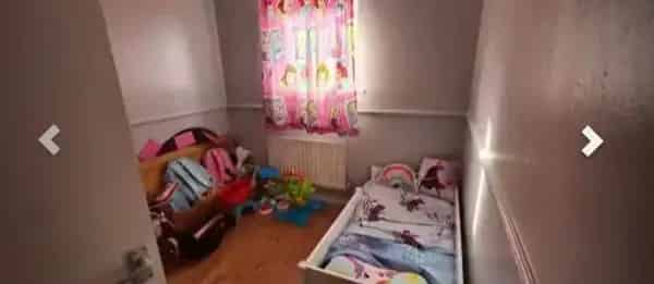Newly Decorated 2-Bed Flat Near London Waterloo