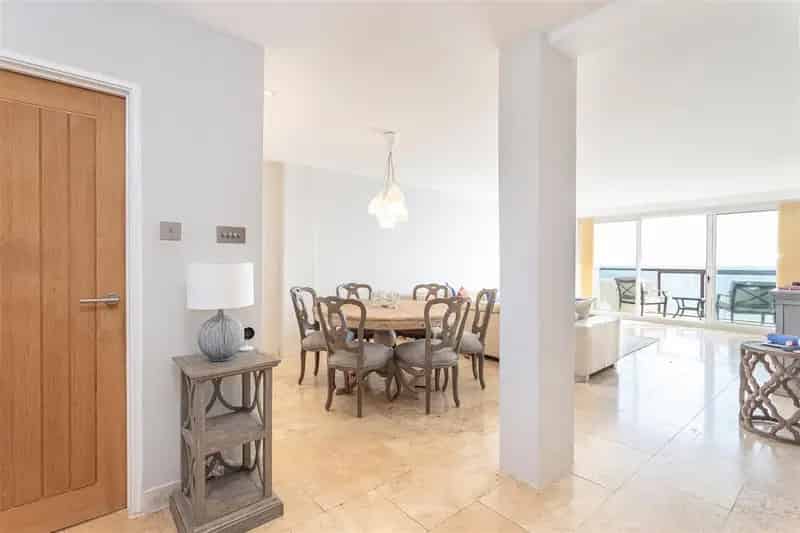 3 Bedroom Apartment to Rent in Brighton with Sea Views