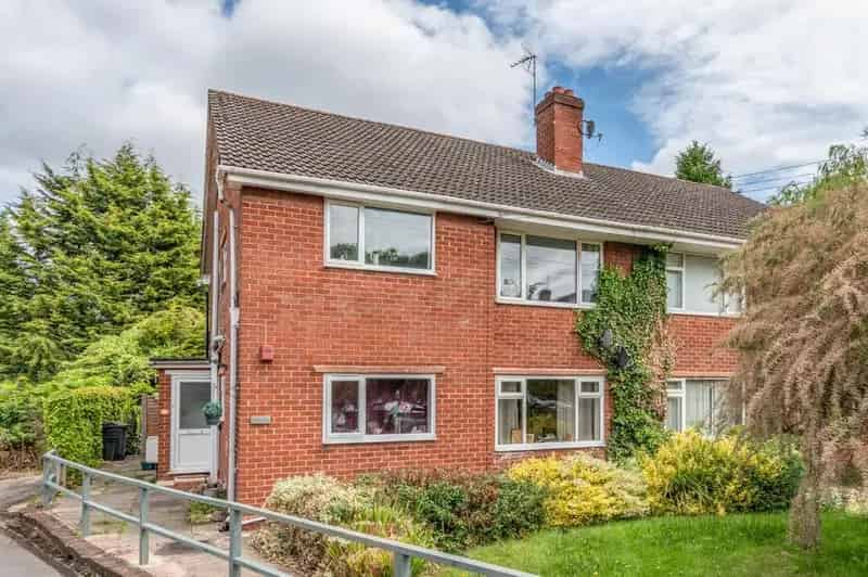 2 Bedroom Maisonette for Sale