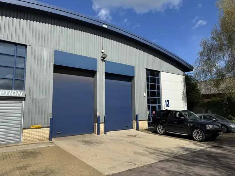 Light Industrial Warehouse Unit with Mezzanine Office