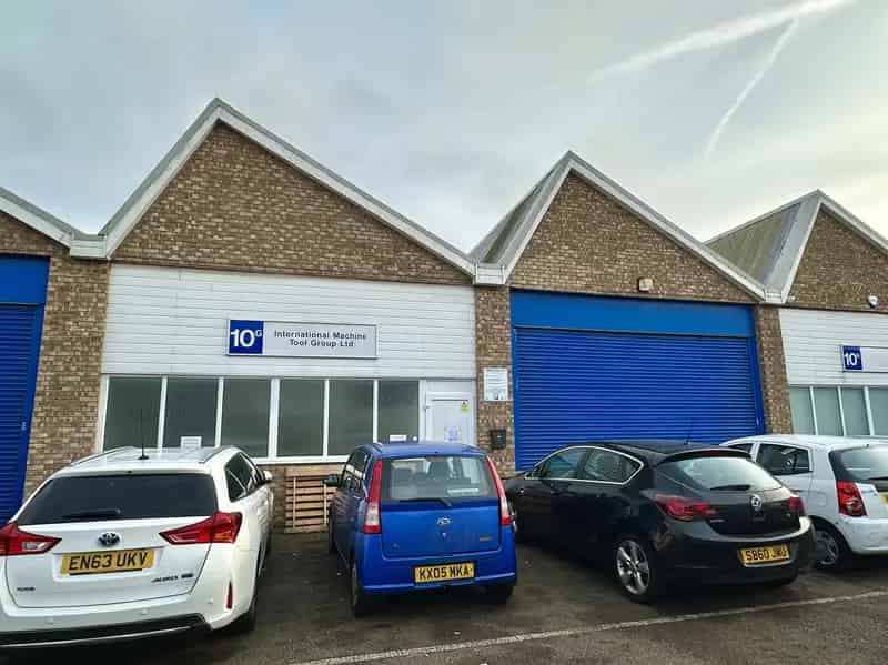 3735 sq ft Industrial Unit to Let Luton
