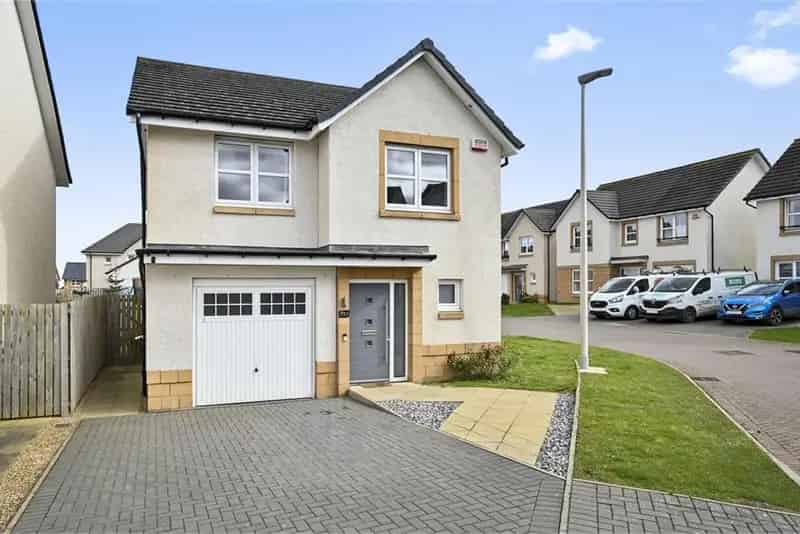 4 Bed Detached House Rosewell Modern Family Home