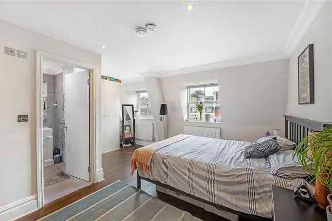 Flat for sale in Queens Gate, London SW7